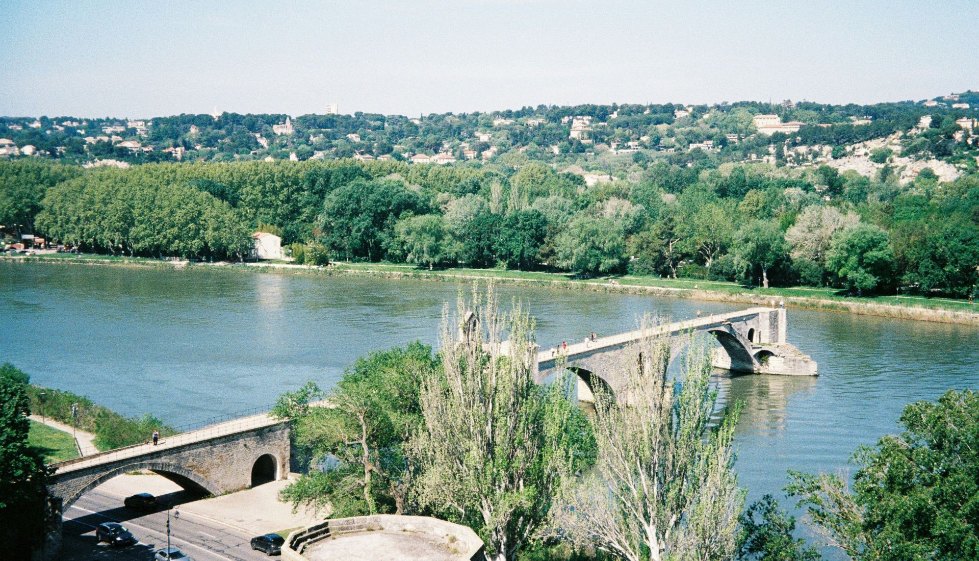 Le Rhône d'hier et d'aujourd'hui fleuve qui sépare et réunit