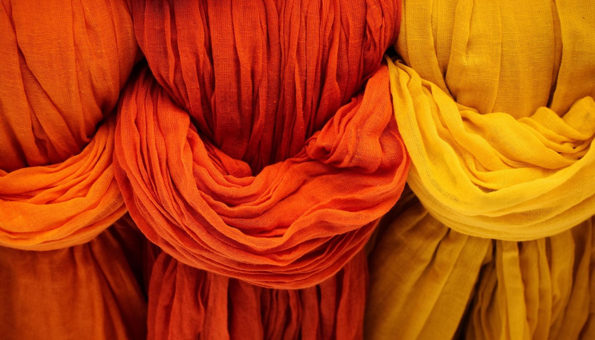 Réalisation d’un foulard avec impression végétale de feuilles d’eucalyptus