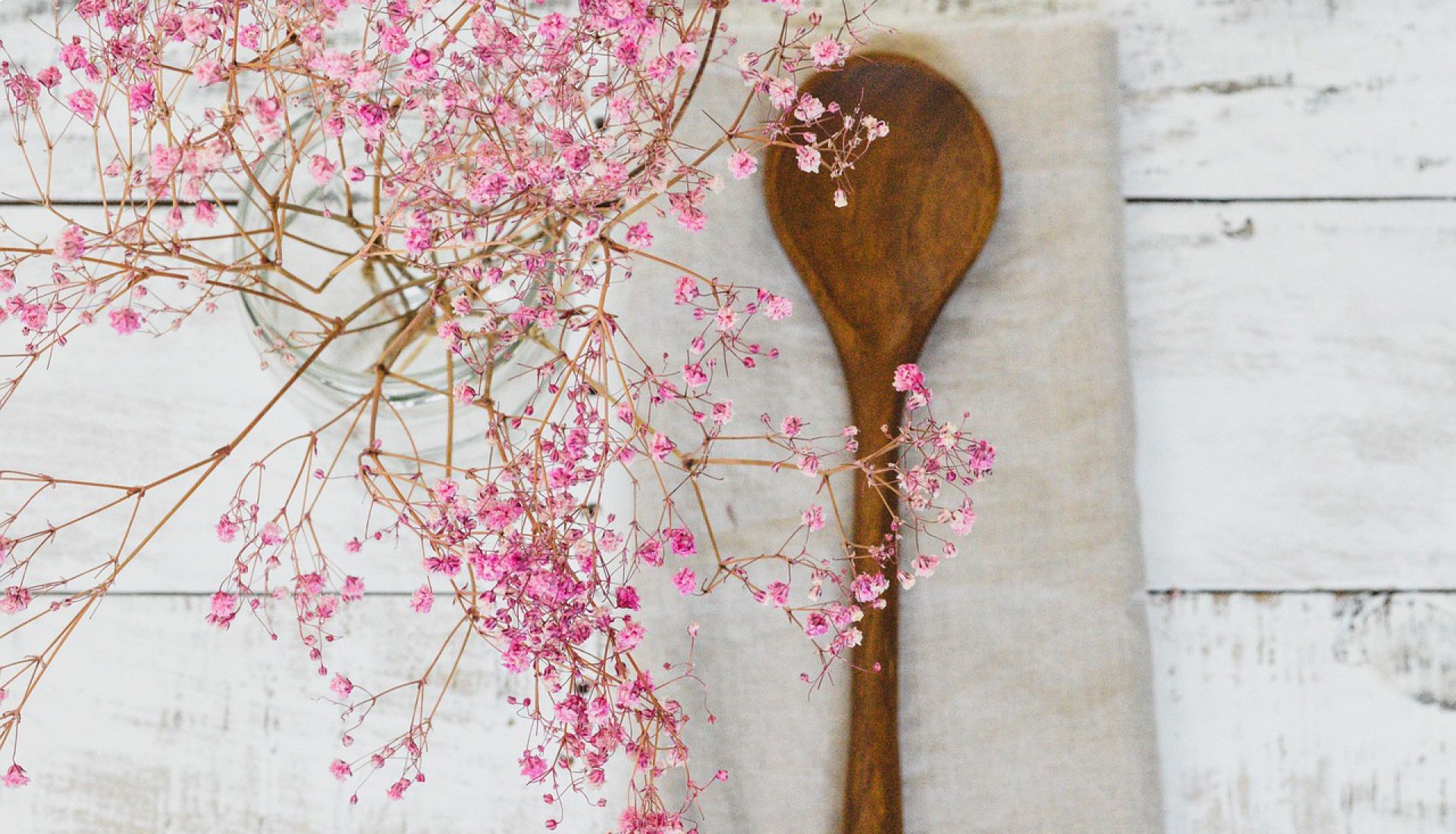 Cuisine avec des fleurs du jardin