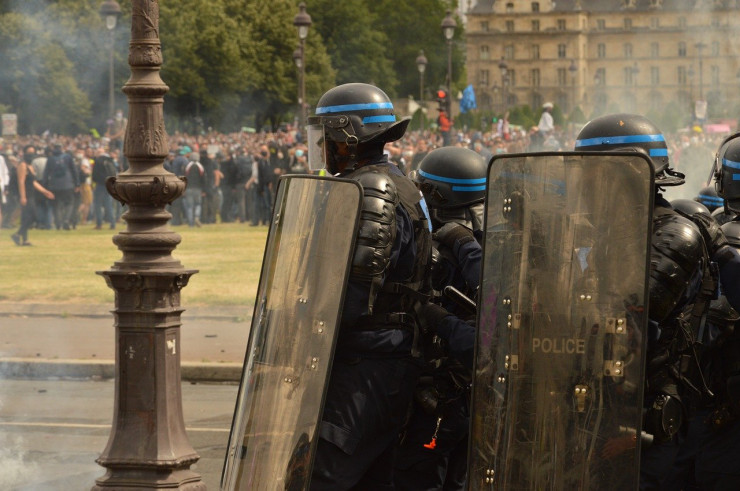 Police et démocratie : où en est la France ?